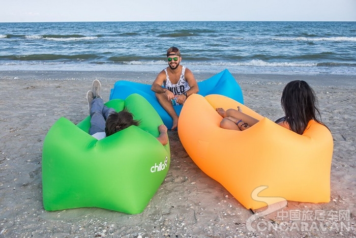 18-Inflatable-Lounge-Chair.jpg